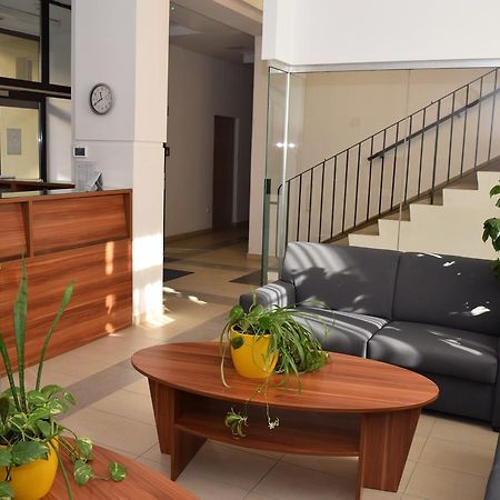 Auberge de jeunesse Marothi Kollegium à Debrecen Extérieur photo