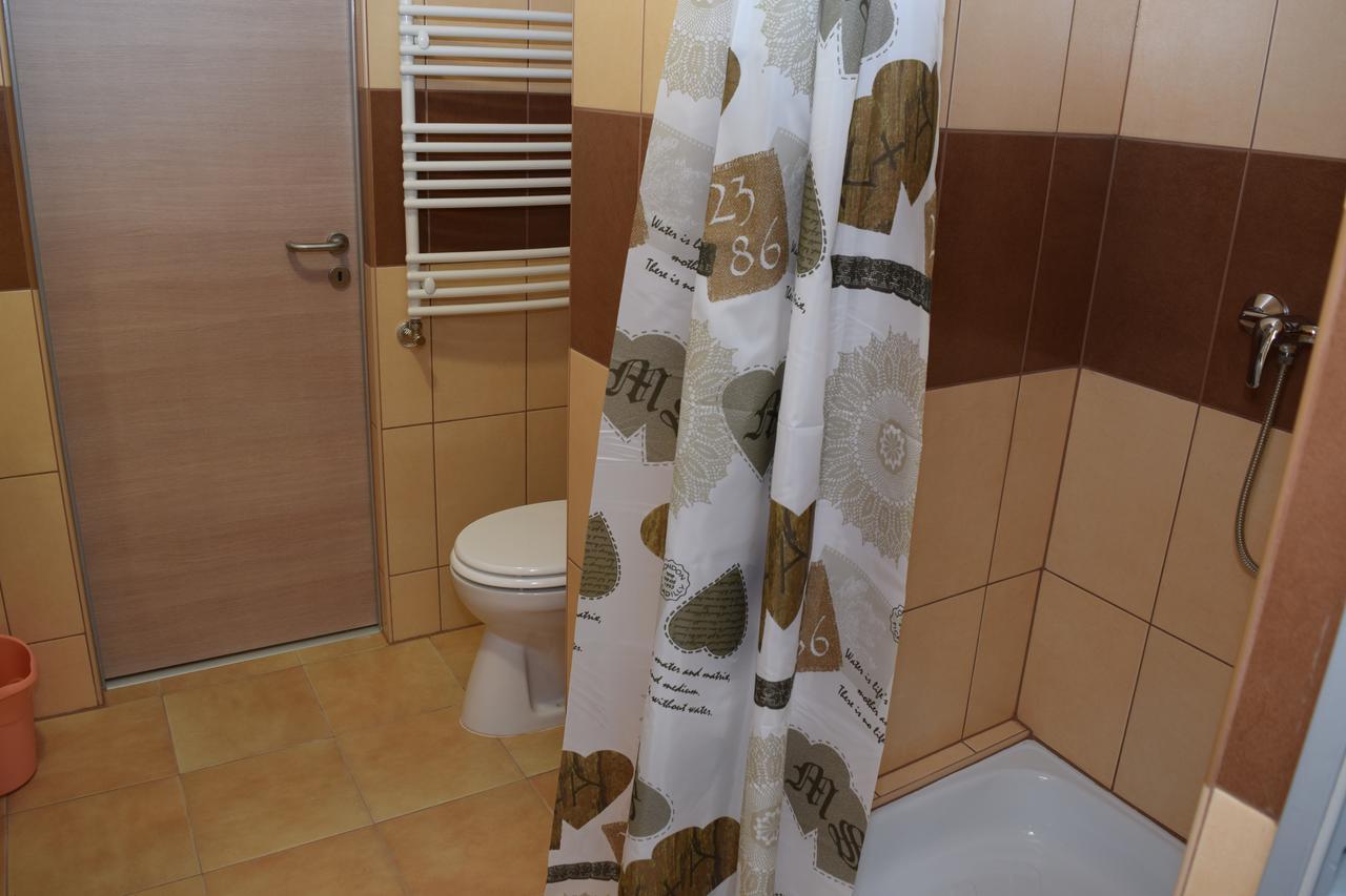 Auberge de jeunesse Marothi Kollegium à Debrecen Extérieur photo