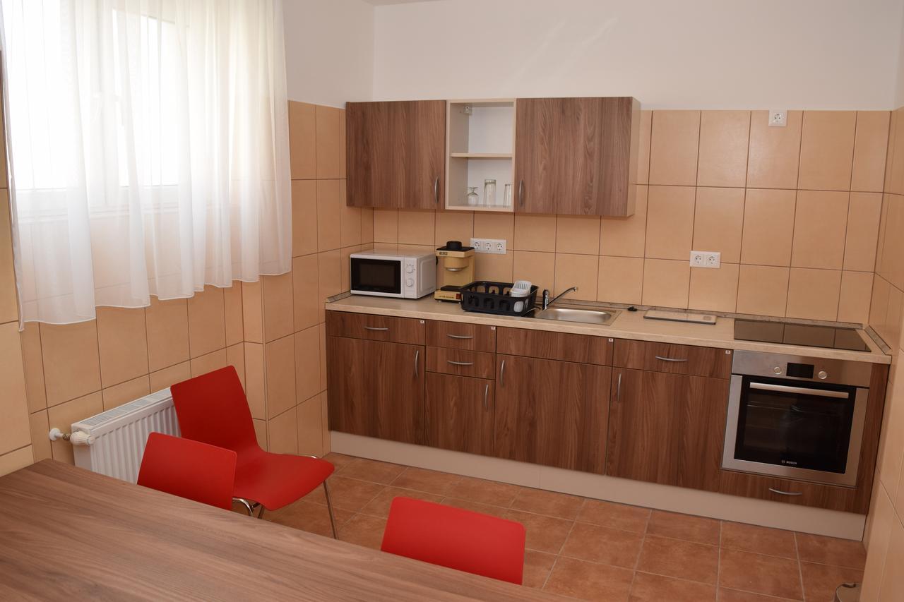 Auberge de jeunesse Marothi Kollegium à Debrecen Extérieur photo
