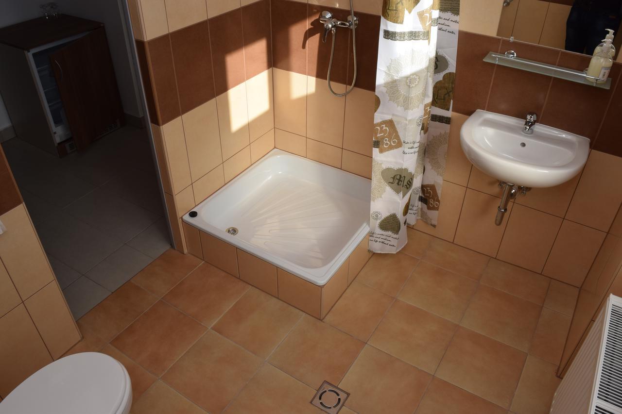 Auberge de jeunesse Marothi Kollegium à Debrecen Extérieur photo