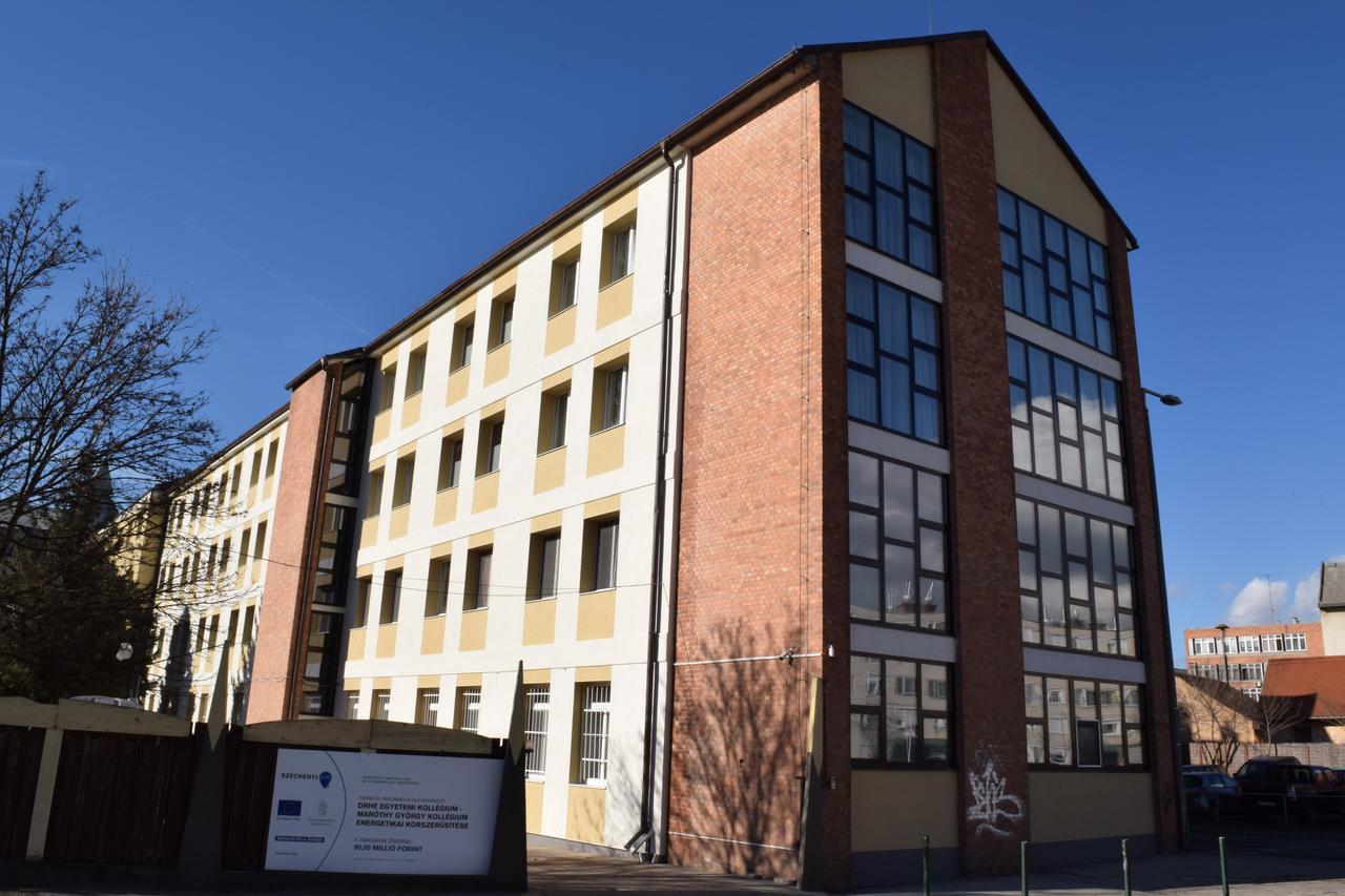 Auberge de jeunesse Marothi Kollegium à Debrecen Extérieur photo