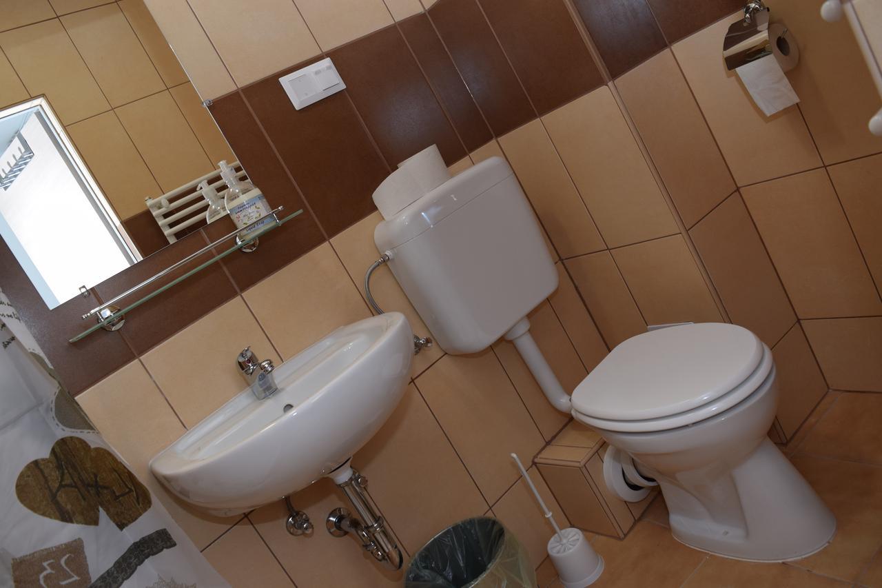 Auberge de jeunesse Marothi Kollegium à Debrecen Extérieur photo