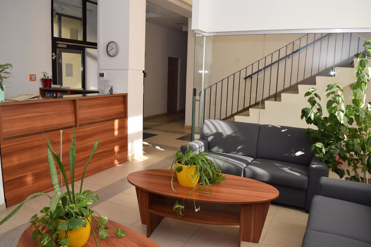 Auberge de jeunesse Marothi Kollegium à Debrecen Extérieur photo